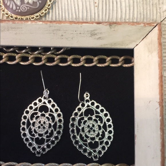 Earrings - Picture 2 of 8